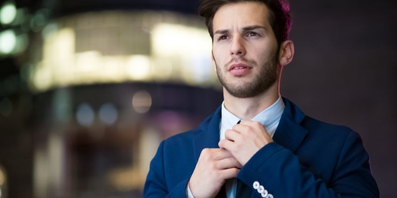 Moda męska na wiosnę. Jakie dodatki odzieżowe wybrać?